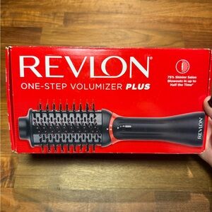 Revlon One-Step Volumizer Plus in Black and Red